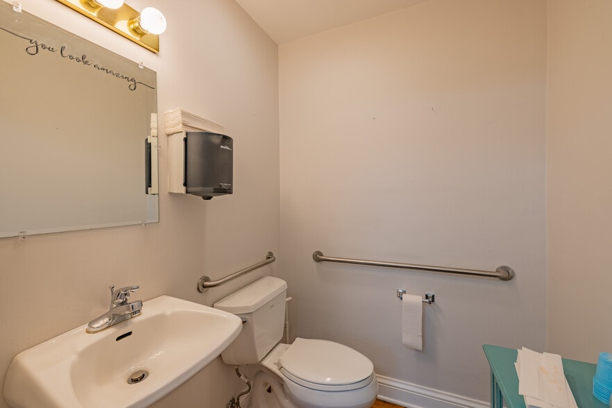 More Photos Of 1941 Euclid Ave, Bristol Medical For Sale