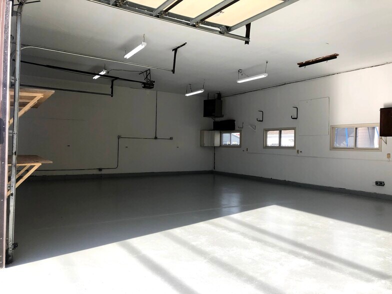 More Photos Of 225 Lake Ave, Lake Villa Warehouse For Lease
