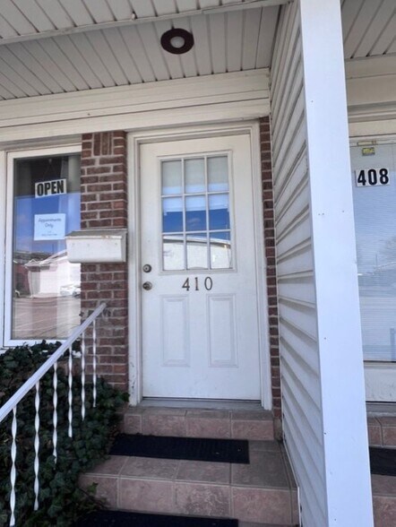 More Photos Of 408-410 E Court Ave, Jeffersonville Medical For Sale