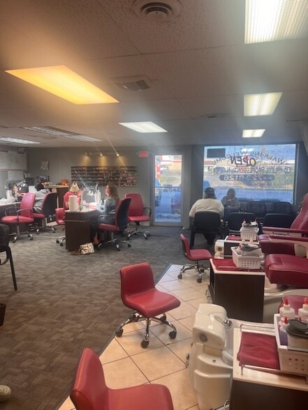 More Photos Of 413 415 417 419 Hackberry St, Paoli General Retail For Sale