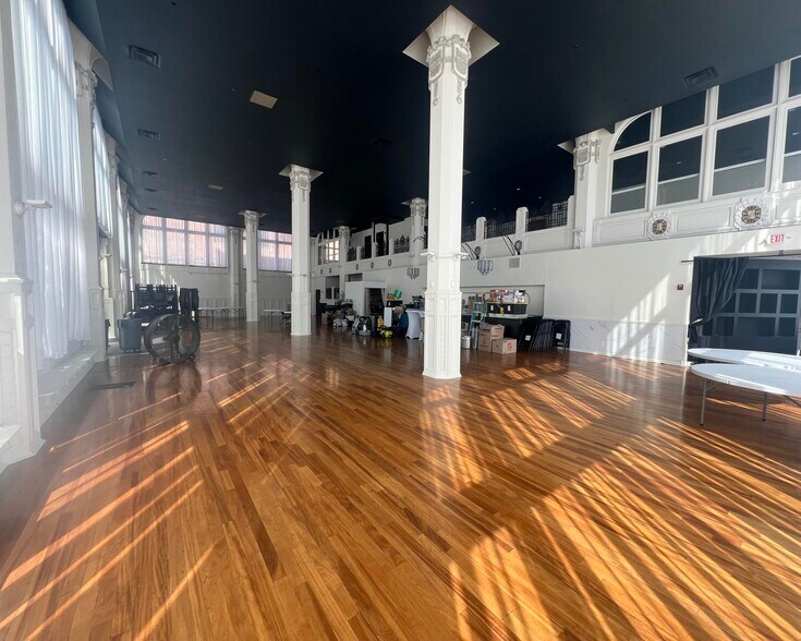 More Photos Of 2201 Locust St, Saint Louis Lodge Meeting Hall For Sale