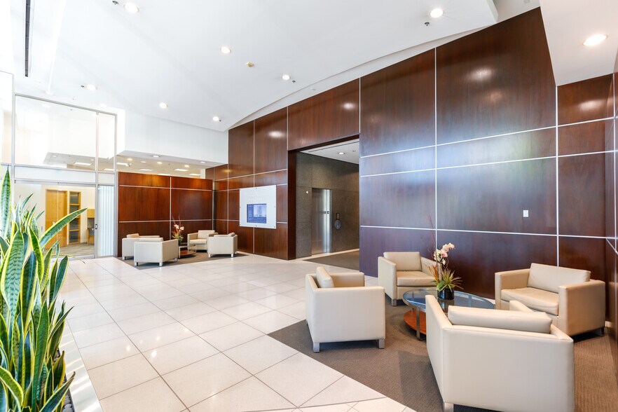 More Photos Of 12121 Wilshire Blvd, Los Angeles Office For Lease