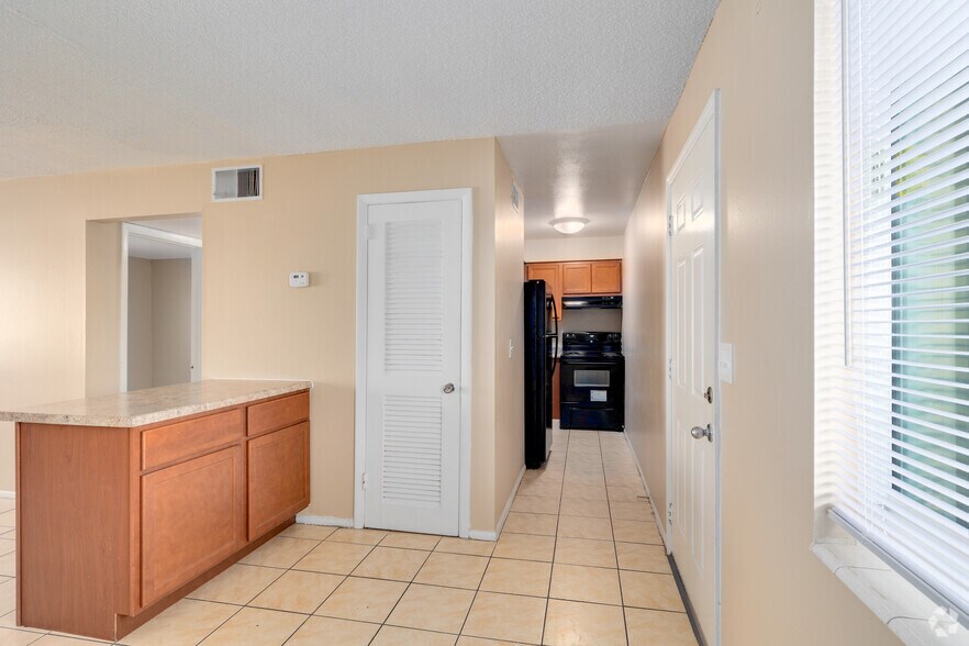 More Photos Of 8372 Beacon Blvd, Fort Myers Apartments For Sale