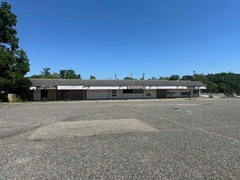 More Photos Of 306 W Willow St, Lansing General Retail For Sale