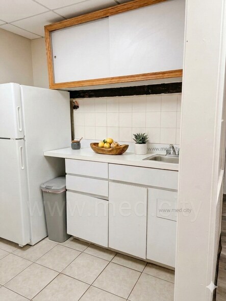 More Photos Of 1010 5th Ave, New York Healthcare For Sale