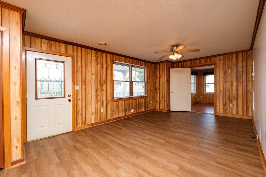 More Photos Of 9604 S Congress St, New Market Office For Sale