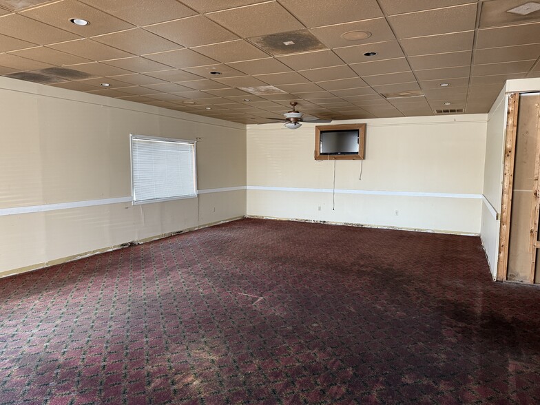 More Photos Of 1601 N Market St, Sparta Restaurant For Sale