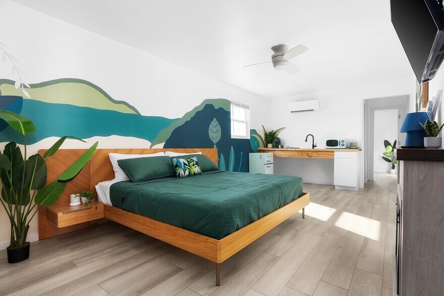 More Photos Of 907 S Church St, Rockport Hotel For Sale