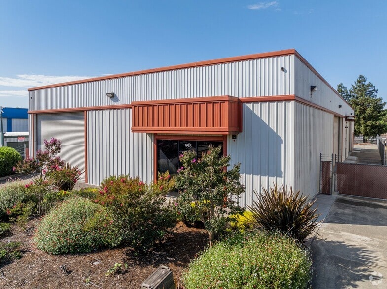 Primary Photo Of 995 Transport Way, Petaluma Warehouse For Lease