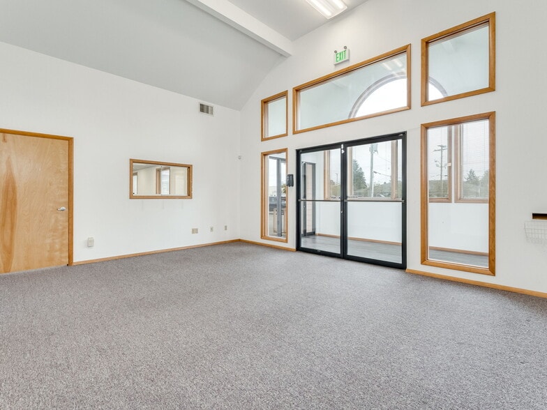More Photos Of 2275 NE McDaniel Ln, Mcminnville Office For Lease