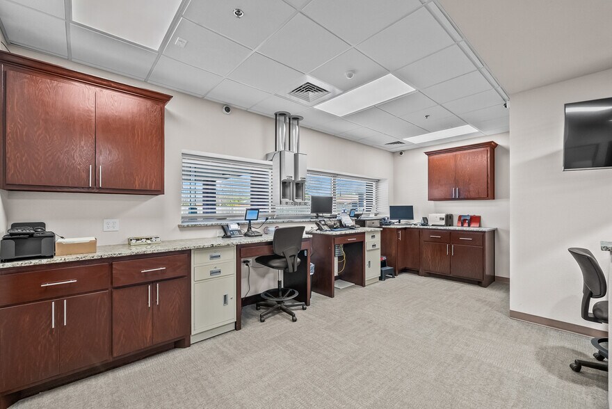 More Photos Of 7202 Slide Rd, Lubbock Medical For Lease