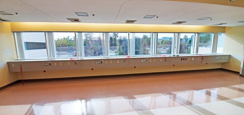 More Photos Of 12660 Riverside Dr, Valley Village Medical For Lease