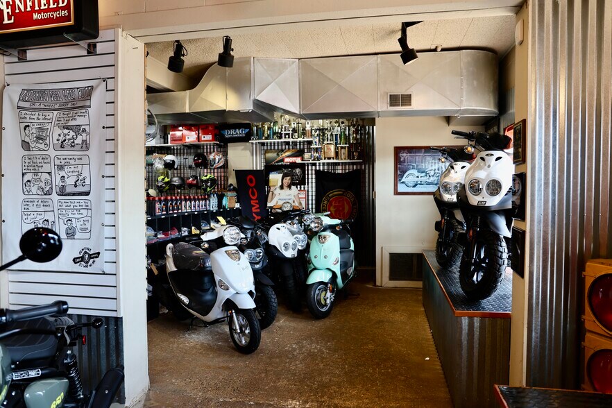 More Photos Of 3464 W 16th St, Indianapolis Freestanding For Sale