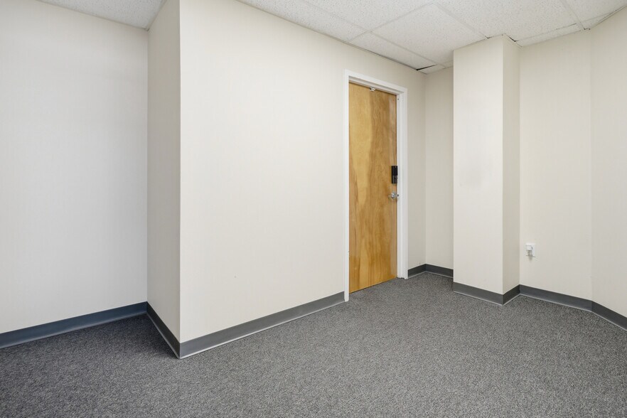 More Photos Of 475 E Main St, Patchogue Medical For Sale