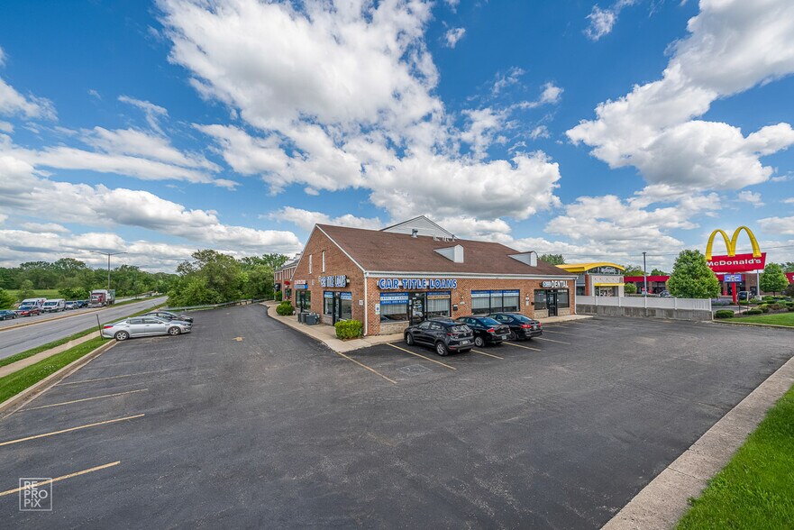 More Photos Of 1187 N Farnsworth Ave, Aurora Storefront Retail Residential For Lease