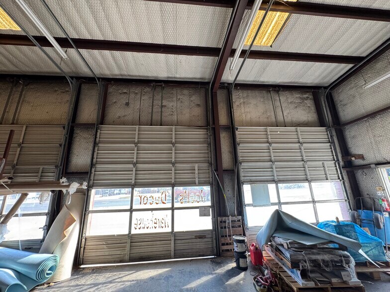 More Photos Of 1900 Crockett Rd, Palestine Storefront For Sale
