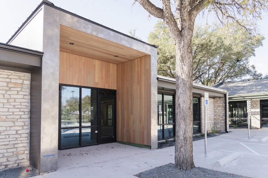 More Photos Of 4701 West Gate Blvd, Austin Office For Sale