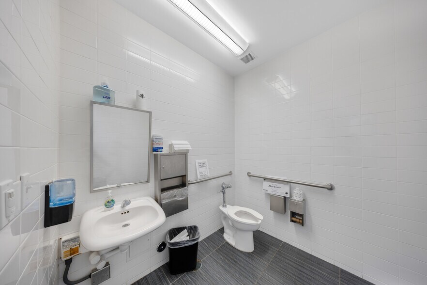 More Photos Of 2155-2159 SW 22nd St, Miami Office For Lease