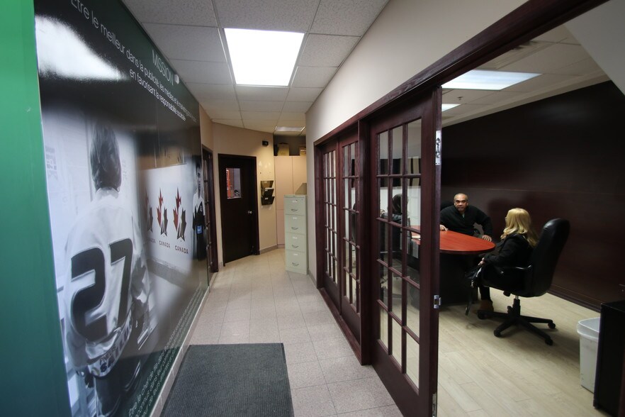 More Photos Of 102-118 Ch Du Tremblay, Boucherville Warehouse For Lease