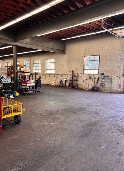 More Photos Of 535 E Dixie Dr, Dayton Warehouse For Lease