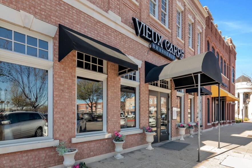 More Photos Of 890 Parker Sq, Flower Mound Storefront Retail Office For Lease