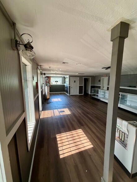 More Photos Of 500 N J. M. Davis Blvd, Claremore Restaurant For Sale