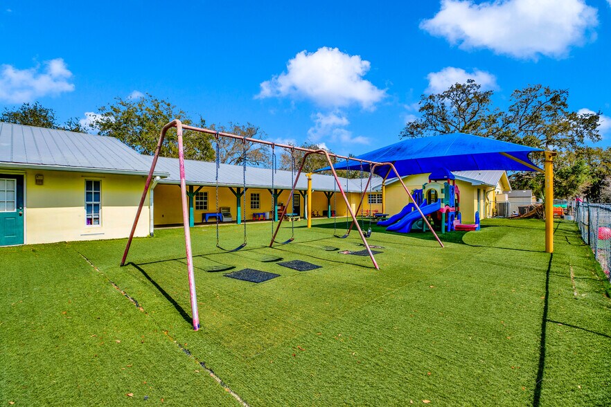 More Photos Of 1285 6th Ave, Vero Beach General Retail For Sale