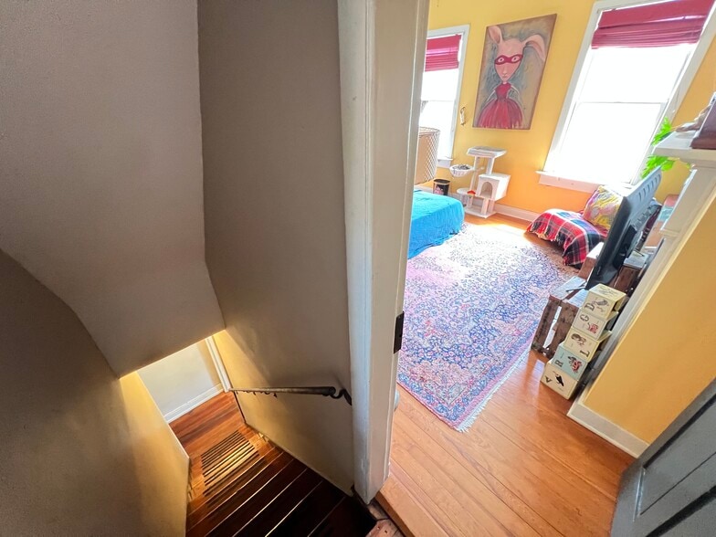 More Photos Of 1438-1442 Light St, Baltimore Showroom For Sale