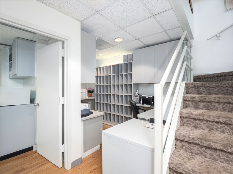 More Photos Of 875-877 Park Ave, New York Apartments For Sale