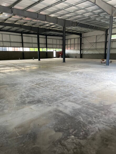 More Photos Of 40 Russell Rd, East Granby Service For Lease