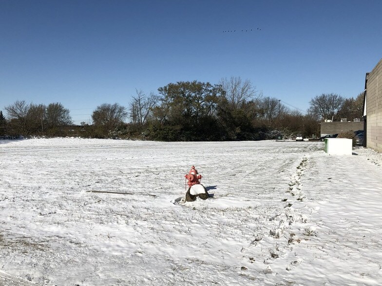 More Photos Of 21 Boulder Hill Pass, Montgomery Land For Lease