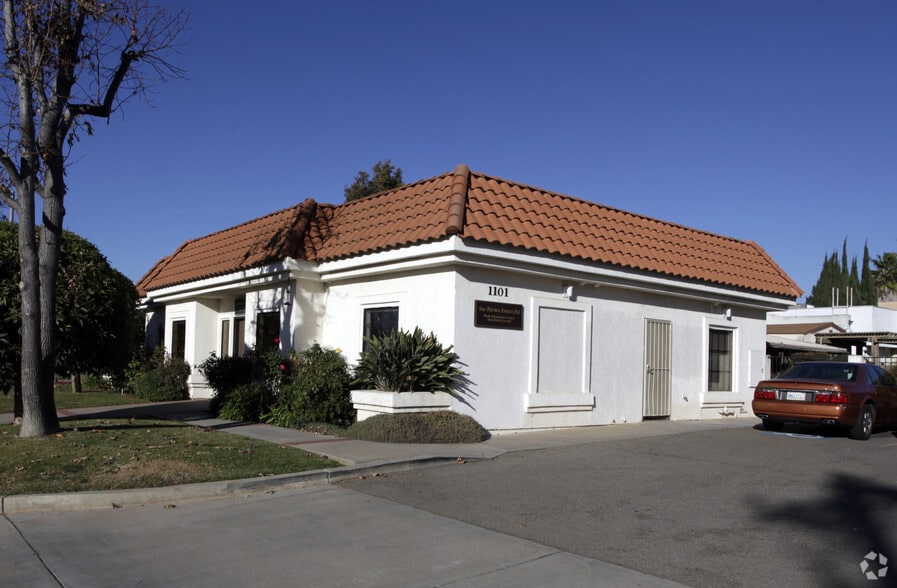 Primary Photo Of 1101 E Pennsylvania Ave, Escondido Medical For Sale