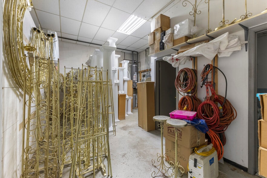 More Photos Of 24101 W Warren St, Dearborn Heights Freestanding For Sale