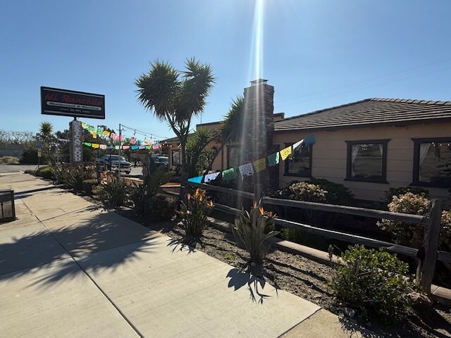 More Photos Of 1964 W Foothill Blvd, Upland Restaurant For Lease