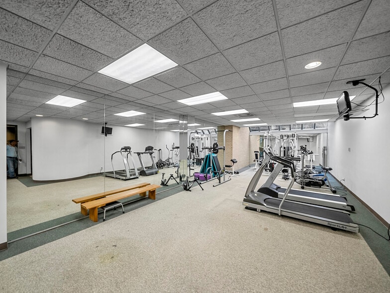 More Photos Of 375 Municipal Dr, Richardson Medical For Lease