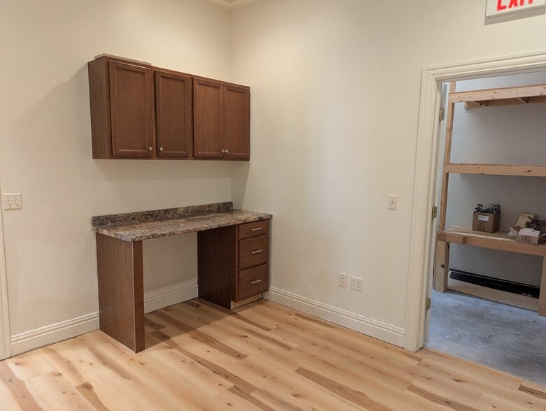 More Photos Of 1255-1263 S Monroe Ave, Green Bay Unknown For Lease