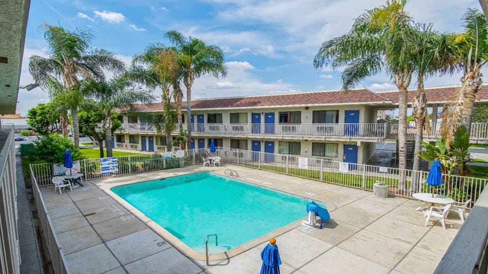 More Photos Of 5241 Olive Tree Ct, Bakersfield Hotel For Sale