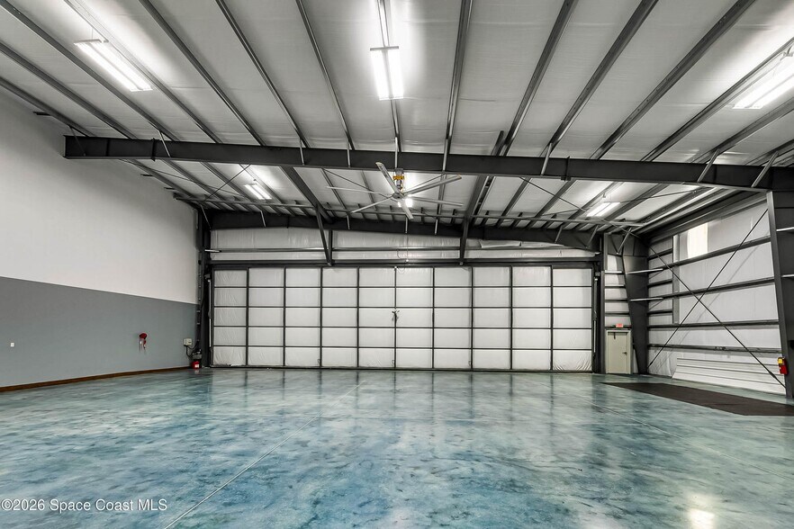 More Photos Of 805 Tower Access Rd, Melbourne Airplane Hangar For Sale