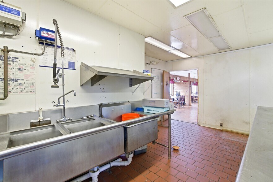 More Photos Of 40 Weirs Rd, Gilford Restaurant For Sale