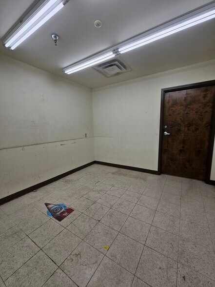 More Photos Of 15977-15981 State Route 170, Calcutta Freestanding For Lease