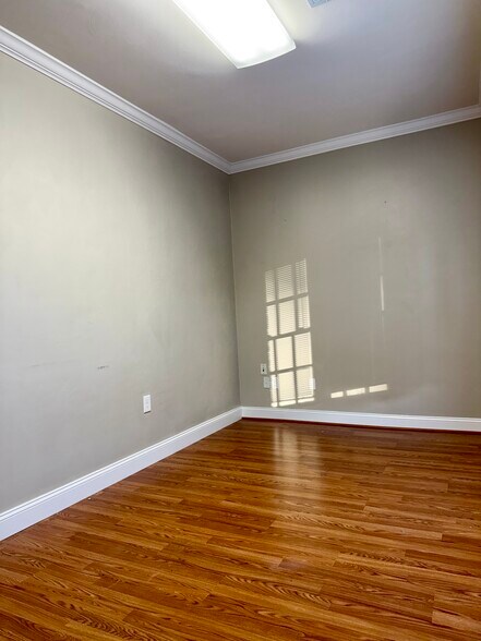 More Photos Of 2758 Electric Rd, Roanoke Medical For Lease
