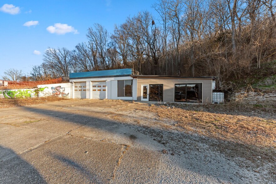 More Photos Of 656 US 52, Aberdeen Flex For Sale