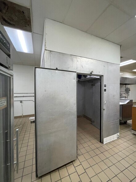 More Photos Of 133 N Main St, Lake Elsinore Storefront For Sale