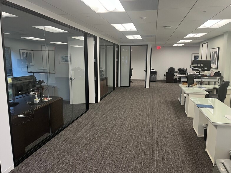 More Photos Of 21081 S Western Ave, Torrance Office For Lease