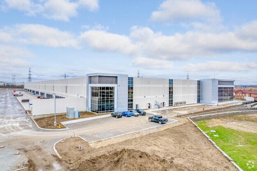 More Photos Of 2750 Morningside Ave, Toronto Distribution For Sale