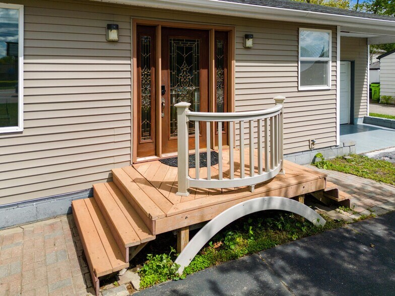 More Photos Of 7969 Richardson Rd, West Bloomfield Office Residential For Sale