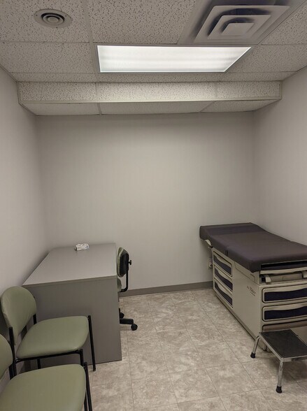 More Photos Of 4004 Dewdney Av, Regina Medical For Sale
