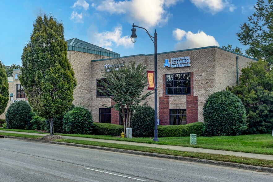 More Photos Of 19810 W Catawba Ave, Cornelius Office For Lease