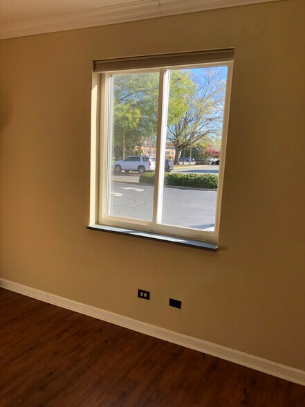 More Photos Of 105 S 4th St, Mebane Medical For Lease