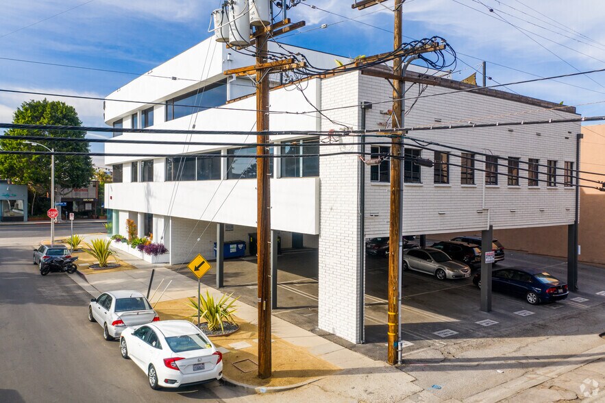More Photos Of 864 S Robertson Blvd, Los Angeles Medical For Lease